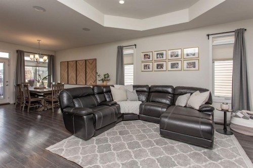 9 Bowman Circle, Sylvan Lake, AB - Indoor Photo Showing Living Room