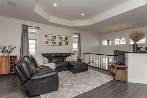 9 Bowman Circle, Sylvan Lake, AB - Indoor Photo Showing Living Room