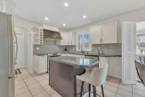 40 Drever Close, Red Deer, AB - Indoor Photo Showing Kitchen With Upgraded Kitchen