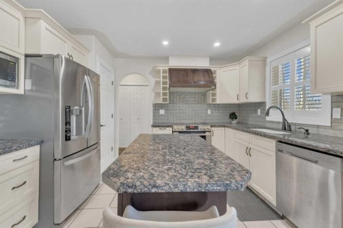 40 Drever Close, Red Deer, AB - Indoor Photo Showing Kitchen With Upgraded Kitchen