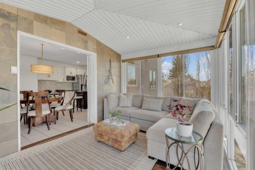 40 Drever Close, Red Deer, AB - Indoor Photo Showing Living Room