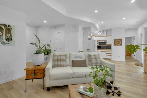 40 Drever Close, Red Deer, AB - Indoor Photo Showing Living Room
