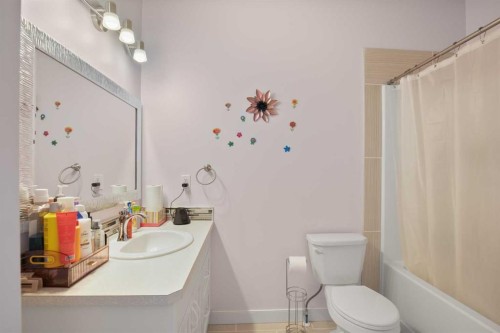 6520 58 Avenue, Innisfail, AB - Indoor Photo Showing Bathroom