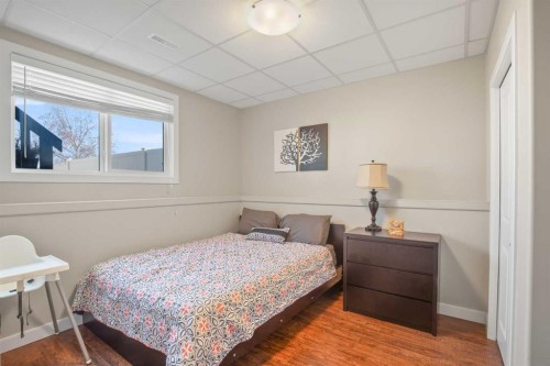 6520 58 Avenue, Innisfail, AB - Indoor Photo Showing Bedroom