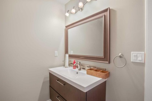 6520 58 Avenue, Innisfail, AB - Indoor Photo Showing Bathroom