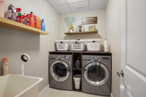 6520 58 Avenue, Innisfail, AB - Indoor Photo Showing Laundry Room