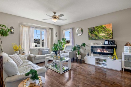 6520 58 Avenue, Innisfail, AB - Indoor Photo Showing Living Room