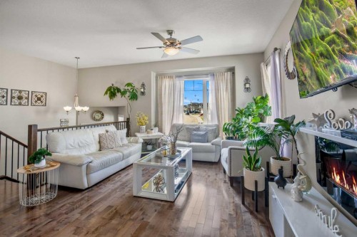 6520 58 Avenue, Innisfail, AB - Indoor Photo Showing Living Room