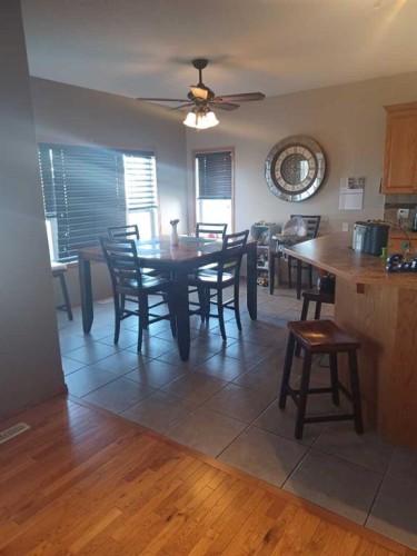 31 Oaklands Crescent, Red Deer, AB - Indoor Photo Showing Dining Room