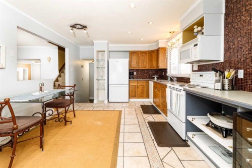 27 Wallace Close, Red Deer, AB - Indoor Photo Showing Kitchen