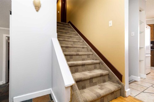 27 Wallace Close, Red Deer, AB - Indoor Photo Showing Other Room