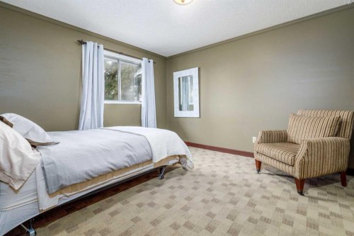 27 Wallace Close, Red Deer, AB - Indoor Photo Showing Bedroom