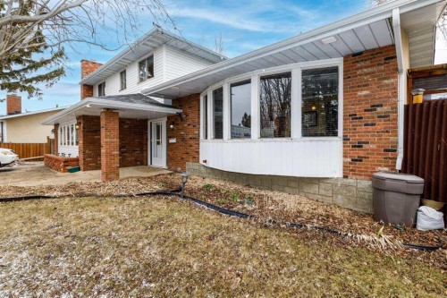 27 Wallace Close, Red Deer, AB - Outdoor