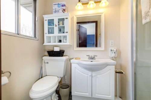 27 Wallace Close, Red Deer, AB - Indoor Photo Showing Bathroom