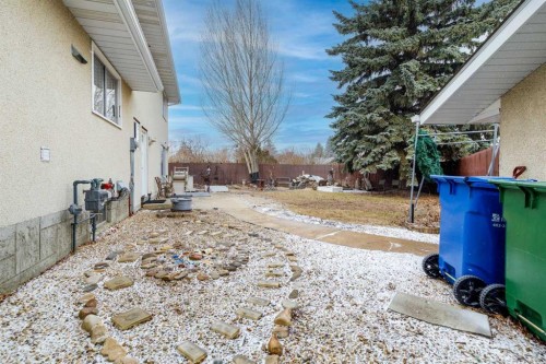 27 Wallace Close, Red Deer, AB - Outdoor