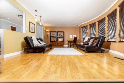 27 Wallace Close, Red Deer, AB - Indoor Photo Showing Living Room