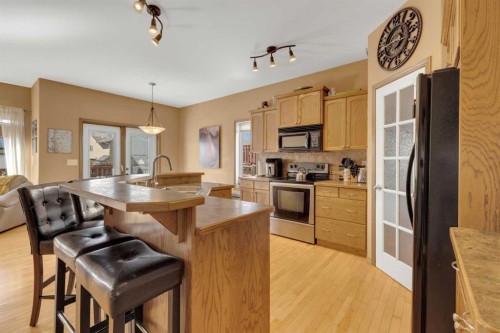 22 Jenner Crescent, Red Deer, AB - Indoor Photo Showing Kitchen With Double Sink