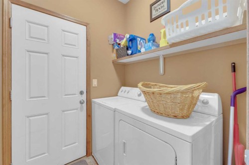 22 Jenner Crescent, Red Deer, AB - Indoor Photo Showing Laundry Room