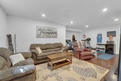 22 Jenner Crescent, Red Deer, AB - Indoor Photo Showing Living Room