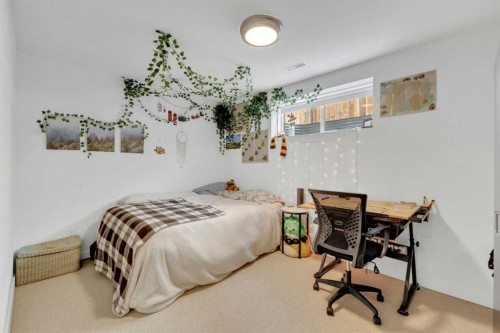 22 Jenner Crescent, Red Deer, AB - Indoor Photo Showing Bedroom