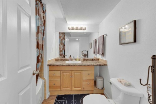 22 Jenner Crescent, Red Deer, AB - Indoor Photo Showing Bathroom