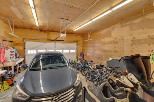 22 Jenner Crescent, Red Deer, AB - Indoor Photo Showing Garage