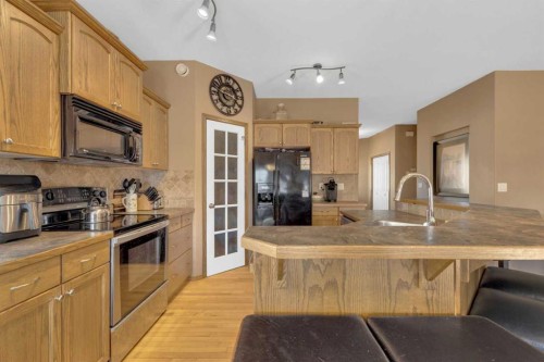 22 Jenner Crescent, Red Deer, AB - Indoor Photo Showing Kitchen With Double Sink