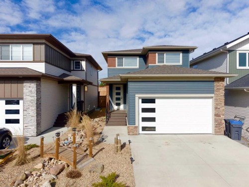 119 Crestview Boulevard  Sylvan Lake, AB T4S 0V8