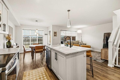 8 Springfield Boulevard, Sylvan Lake, AB - Indoor Photo Showing Kitchen