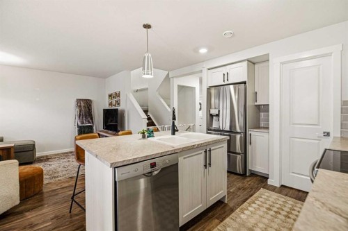 8 Springfield Boulevard, Sylvan Lake, AB - Indoor Photo Showing Kitchen