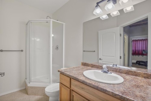 171 Vickers Close, Red Deer, AB - Indoor Photo Showing Bathroom