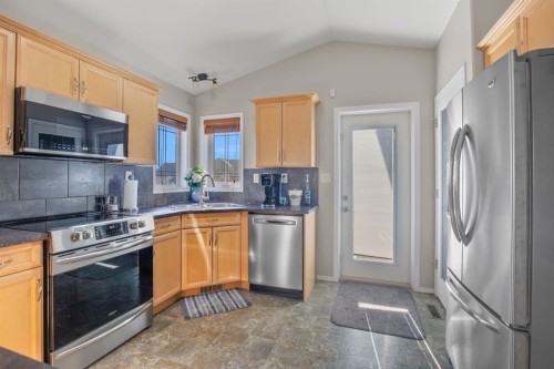 171 Vickers Close, Red Deer, AB - Indoor Photo Showing Kitchen With Stainless Steel Kitchen