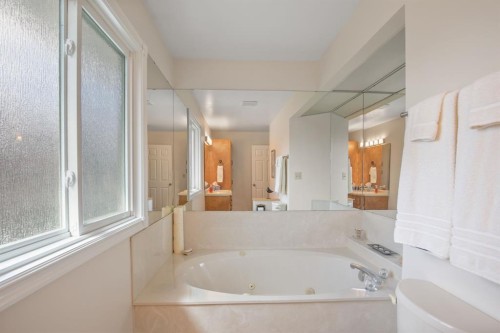 3510 43A Avenue, Red Deer, AB - Indoor Photo Showing Bathroom
