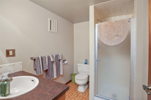 3510 43A Avenue, Red Deer, AB - Indoor Photo Showing Bathroom