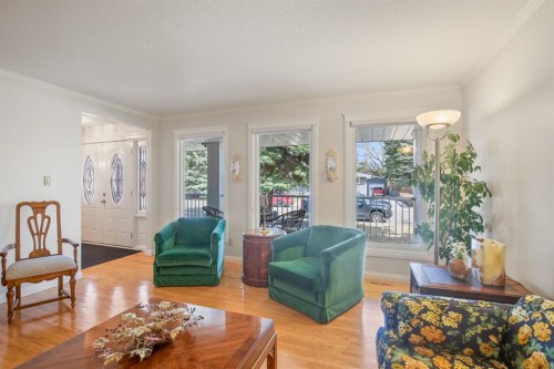 3510 43A Avenue, Red Deer, AB - Indoor Photo Showing Living Room