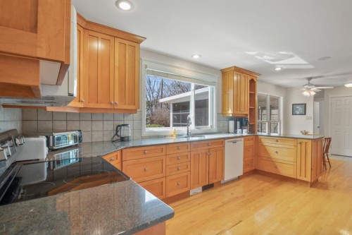 3510 43A Avenue, Red Deer, AB - Indoor Photo Showing Kitchen