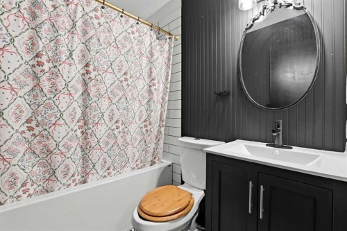 44 Whiteside Crescent, Red Deer, AB - Indoor Photo Showing Bathroom