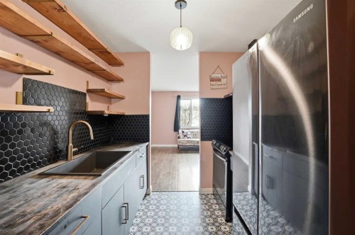 44 Whiteside Crescent, Red Deer, AB - Indoor Photo Showing Kitchen