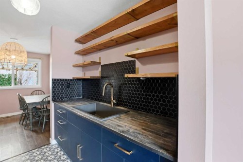 44 Whiteside Crescent, Red Deer, AB - Indoor Photo Showing Kitchen
