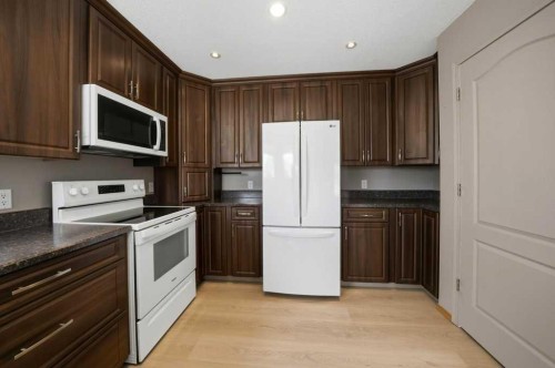 138 Duncan Crescent, Red Deer, AB - Indoor Photo Showing Kitchen