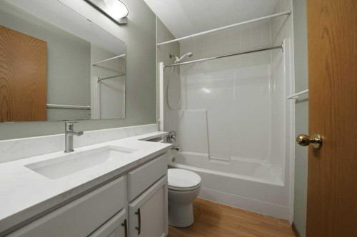 138 Duncan Crescent, Red Deer, AB - Indoor Photo Showing Bathroom