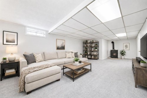 138 Duncan Crescent, Red Deer, AB - Indoor Photo Showing Living Room