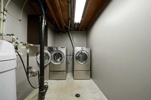 138 Duncan Crescent, Red Deer, AB - Indoor Photo Showing Laundry Room