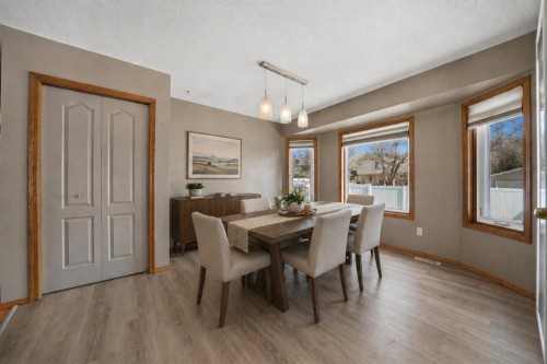138 Duncan Crescent, Red Deer, AB - Indoor Photo Showing Dining Room