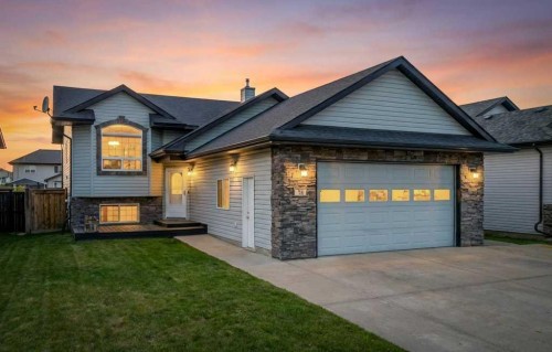 78 Lakeway Boulevard  Sylvan Lake, AB T4S 2P5