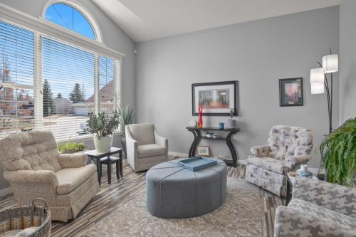 42 Riviera Drive, Lacombe, AB - Indoor Photo Showing Living Room