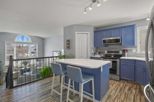 42 Riviera Drive, Lacombe, AB - Indoor Photo Showing Kitchen