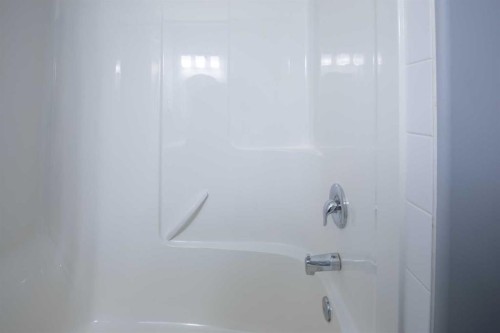 42 Riviera Drive, Lacombe, AB - Indoor Photo Showing Bathroom