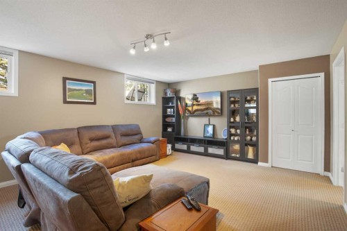 42 Riviera Drive, Lacombe, AB - Indoor Photo Showing Living Room