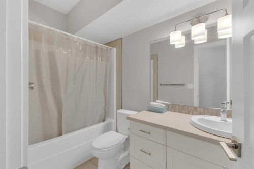 105 Ash Close, Blackfalds, AB - Indoor Photo Showing Bathroom